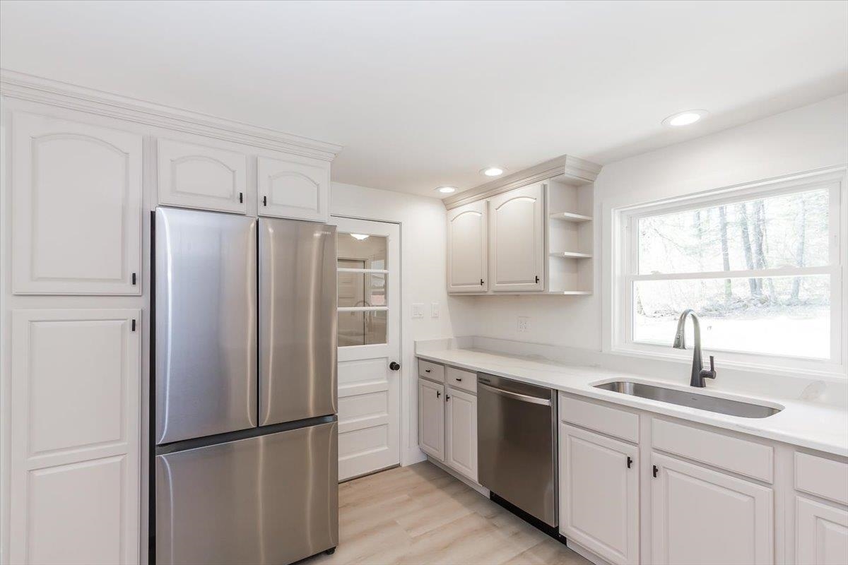 7 Ermer Road Derry, NH 03038 - Photo 11 of 55