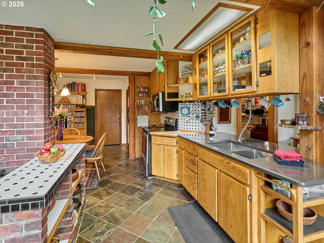 16460 Northwest Meadowlake Road Carlton, OR 97111 - Photo 11 of 48 Kitchen