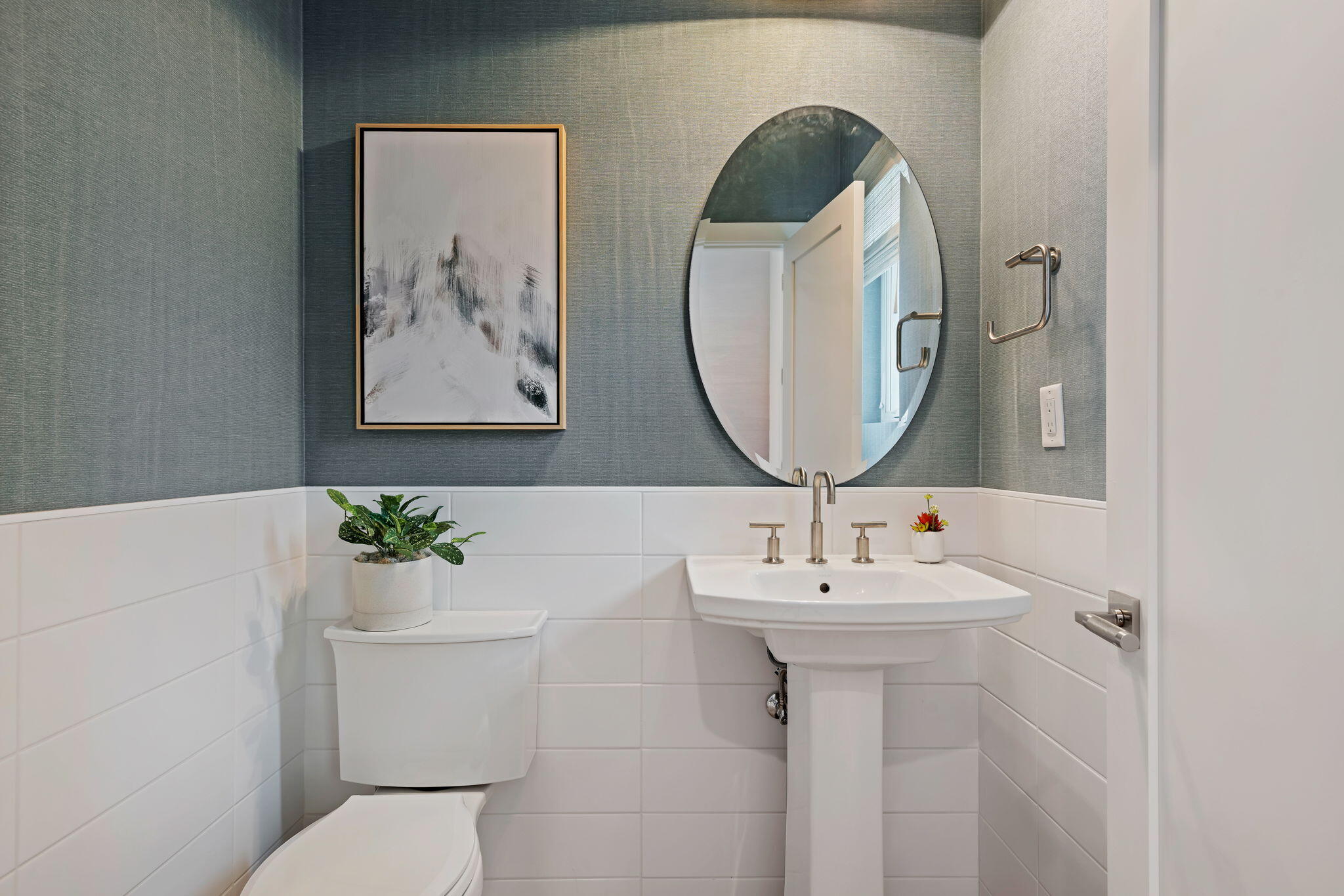 3256 Via Real Carpinteria, CA 93013 - Photo 16 of 20 14-Powder Room