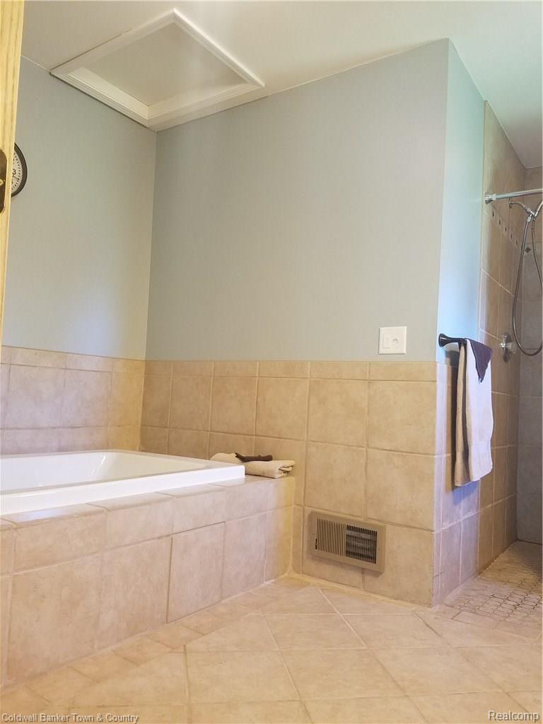 4843 Fisher Road Howell, MI 48855 - Photo 25 of 47 20160518_121614.jpg