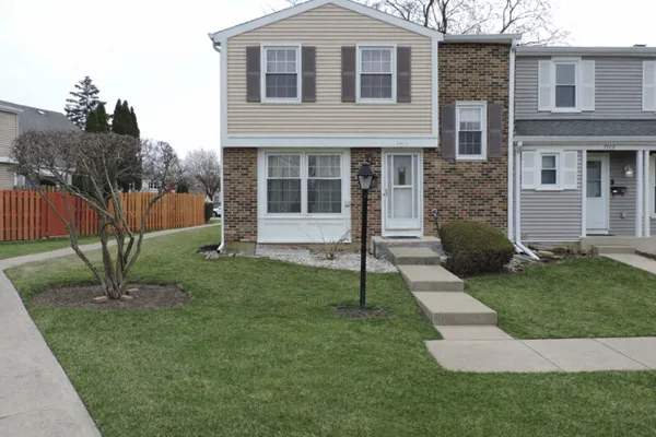 $259,900 | 7425 Nantucket Cove, Hanover Park, IL 60133
