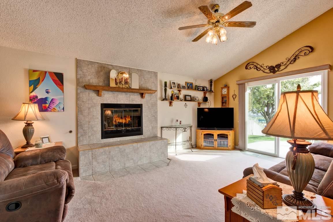 880 Atlas Court Reno, NV 89512 - Photo 4 of 25 Photo 4