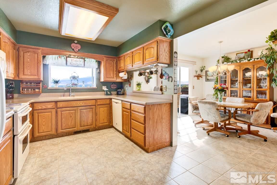 880 Atlas Court Reno, NV 89512 - Photo 5 of 25 Photo 5
