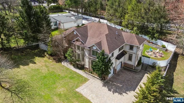$2,815,000 | 14 O Shaughnessy Lane, Closter, NJ 07624