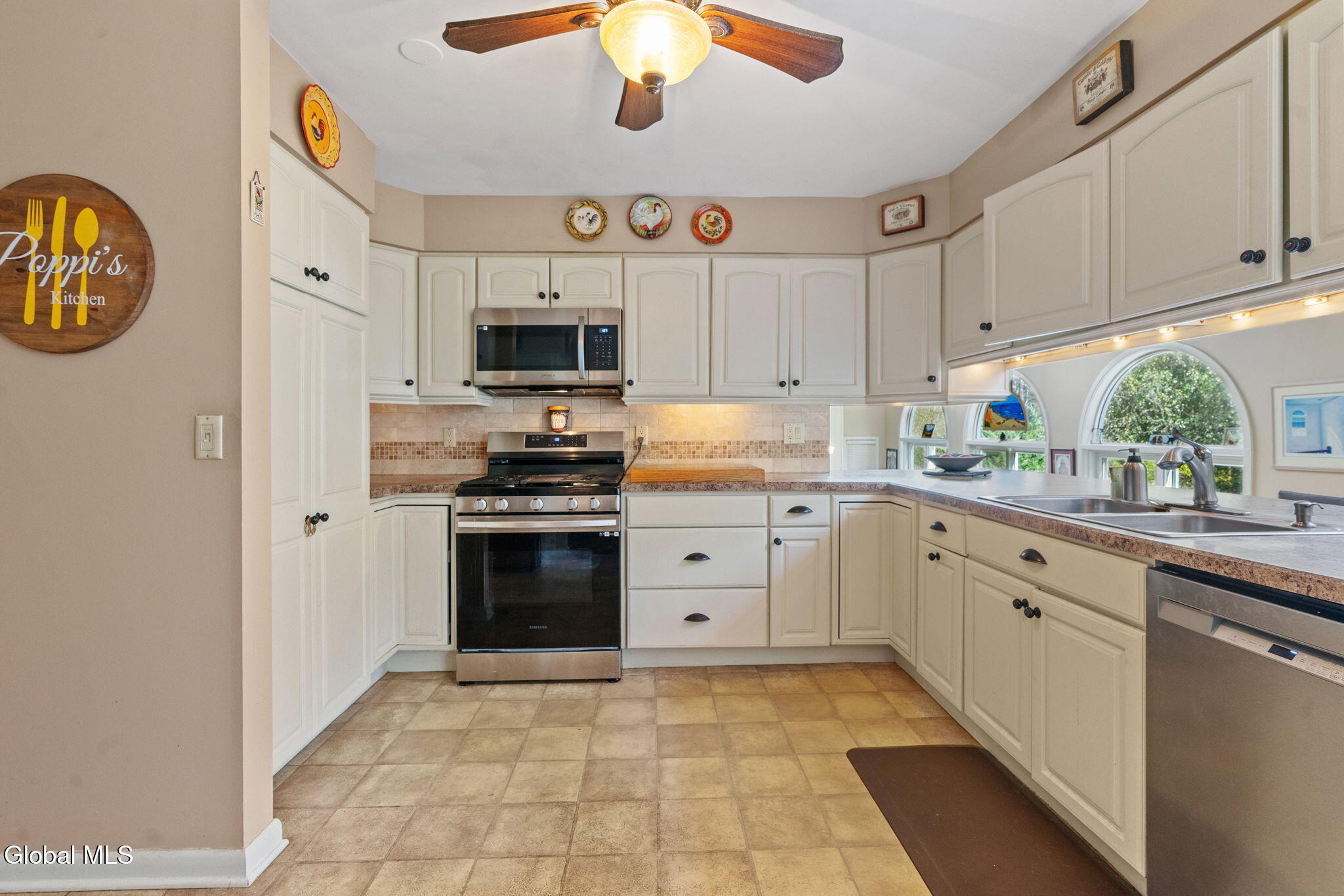 1226 Hempstead Road Niskayuna, NY 12309 - Photo 12 of 54 25-web-or-mls-1226-hempstead-rd