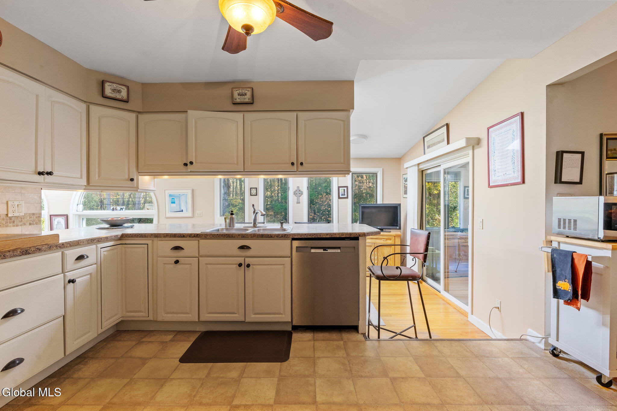 1226 Hempstead Road Niskayuna, NY 12309 - Photo 14 of 54 27-web-or-mls-1226-hempstead-rd