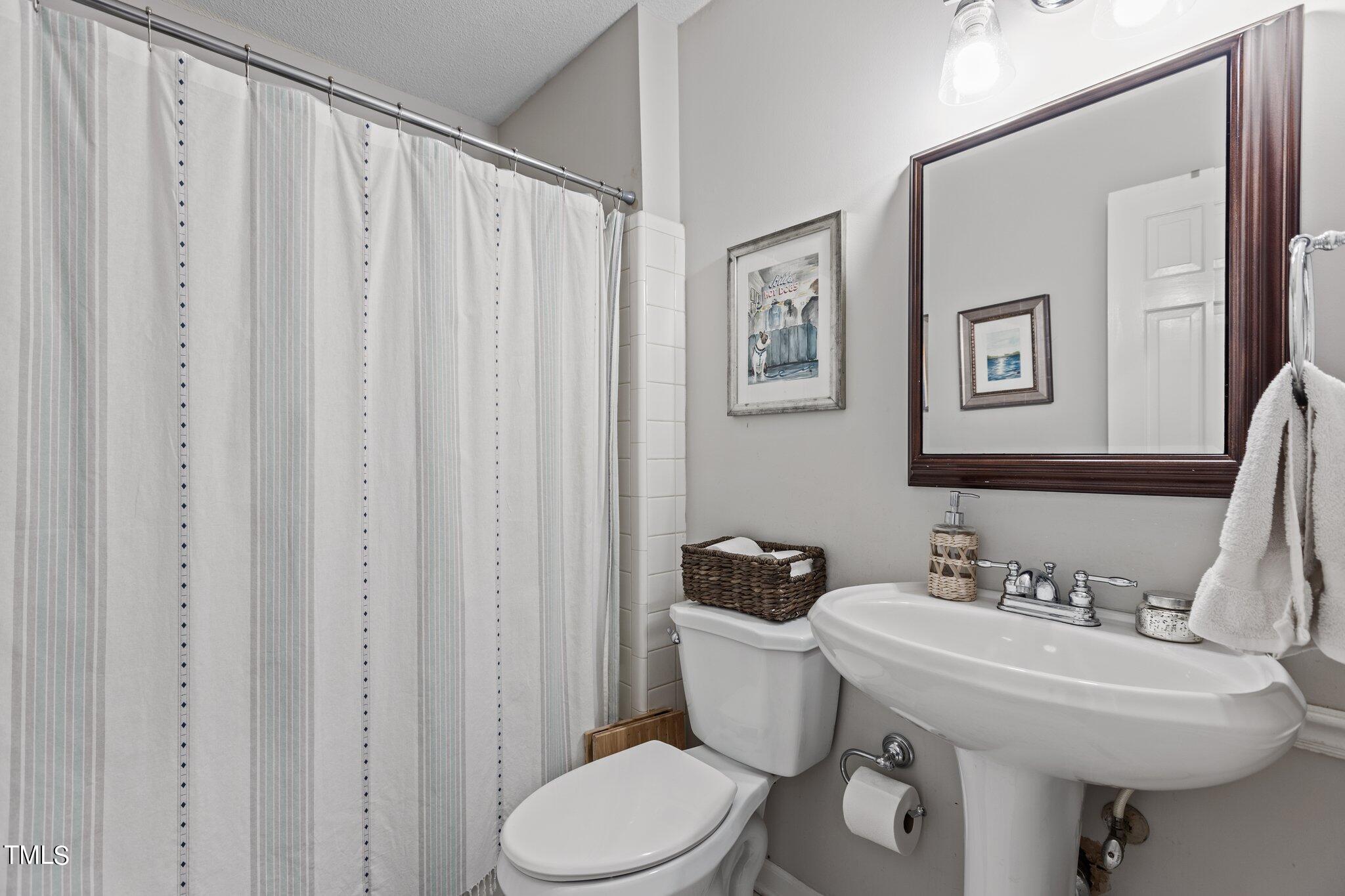 313 Glen Valley Road Raleigh, NC 27609 - Photo 13 of 49 27-web-or-mls-IMGL1702