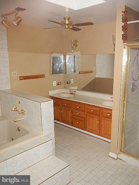 17408 Cherokee Lane Olney, MD 20832 - Photo 20 of 22 Bath (Master)