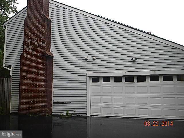 17408 Cherokee Lane Olney, MD 20832 - Photo 5 of 22 Side entry garage