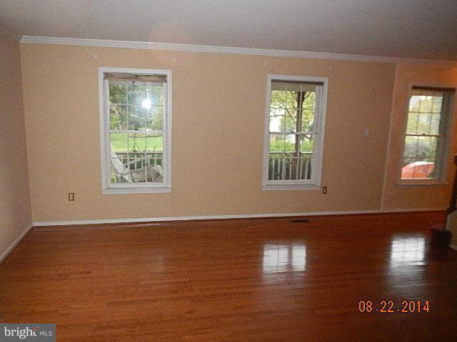 17408 Cherokee Lane Olney, MD 20832 - Photo 7 of 22 Living Room
