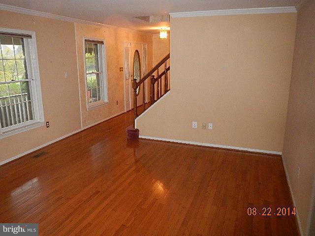 17408 Cherokee Lane Olney, MD 20832 - Photo 8 of 22 Living Room