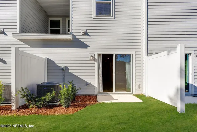 a view of a house with backyard and porch