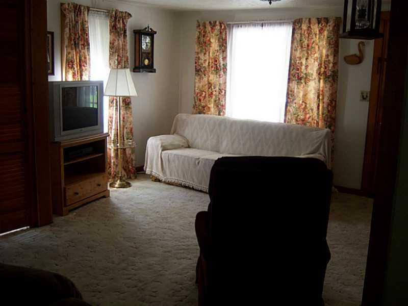 615 Adams Street Rochester, PA 15074 - Photo 4 of 13 Living Room.