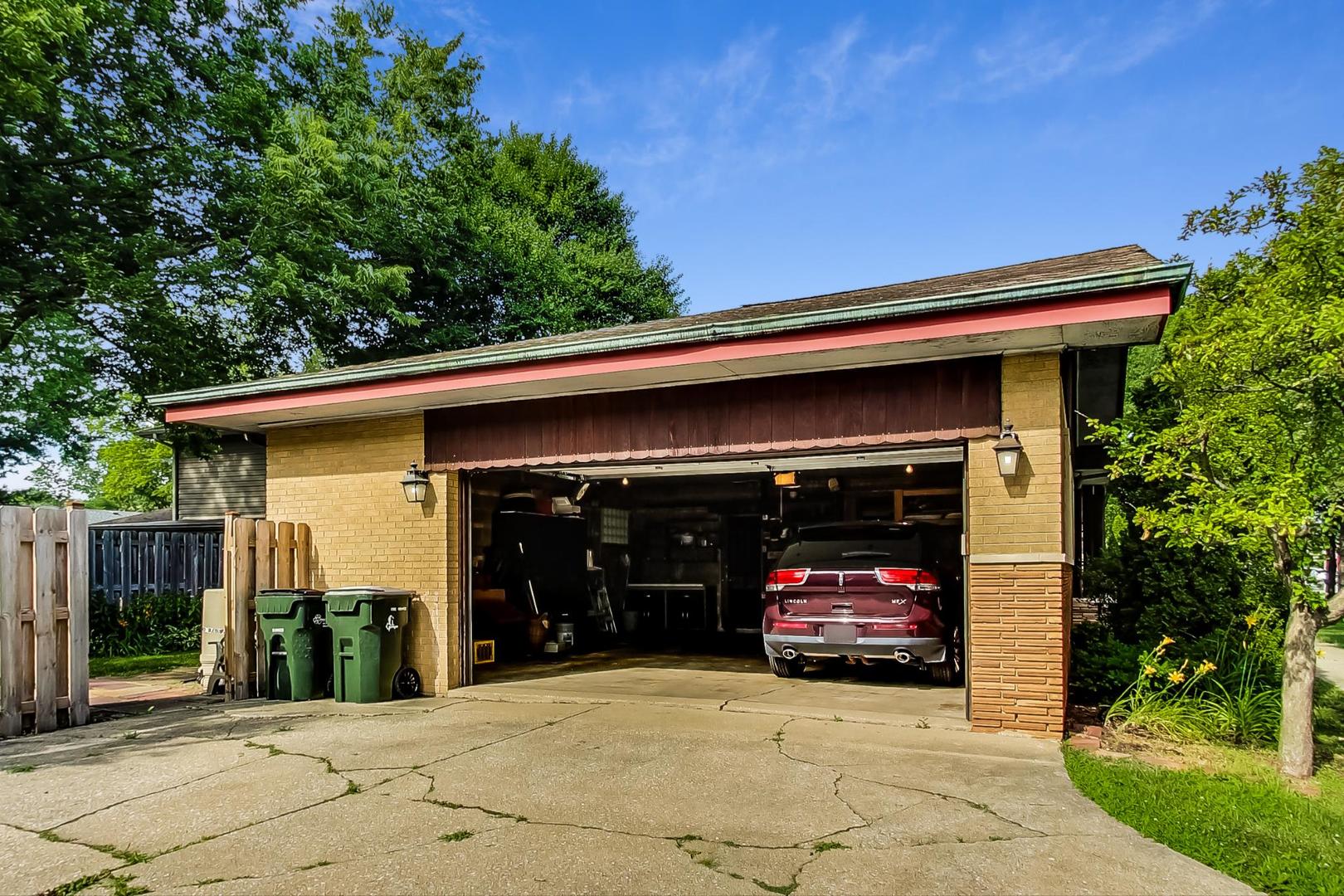 365 Lionel Road Riverside, IL 60546 - Photo 32 of 35 a view of a car garage