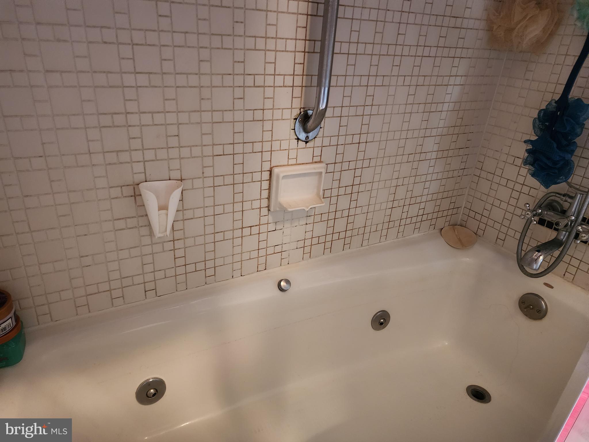 2307 Cooper Road Atco, NJ 08004 - Photo 33 of 47 a bathroom with a tub