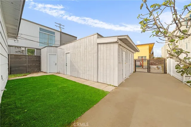 a view of a back yard of the house