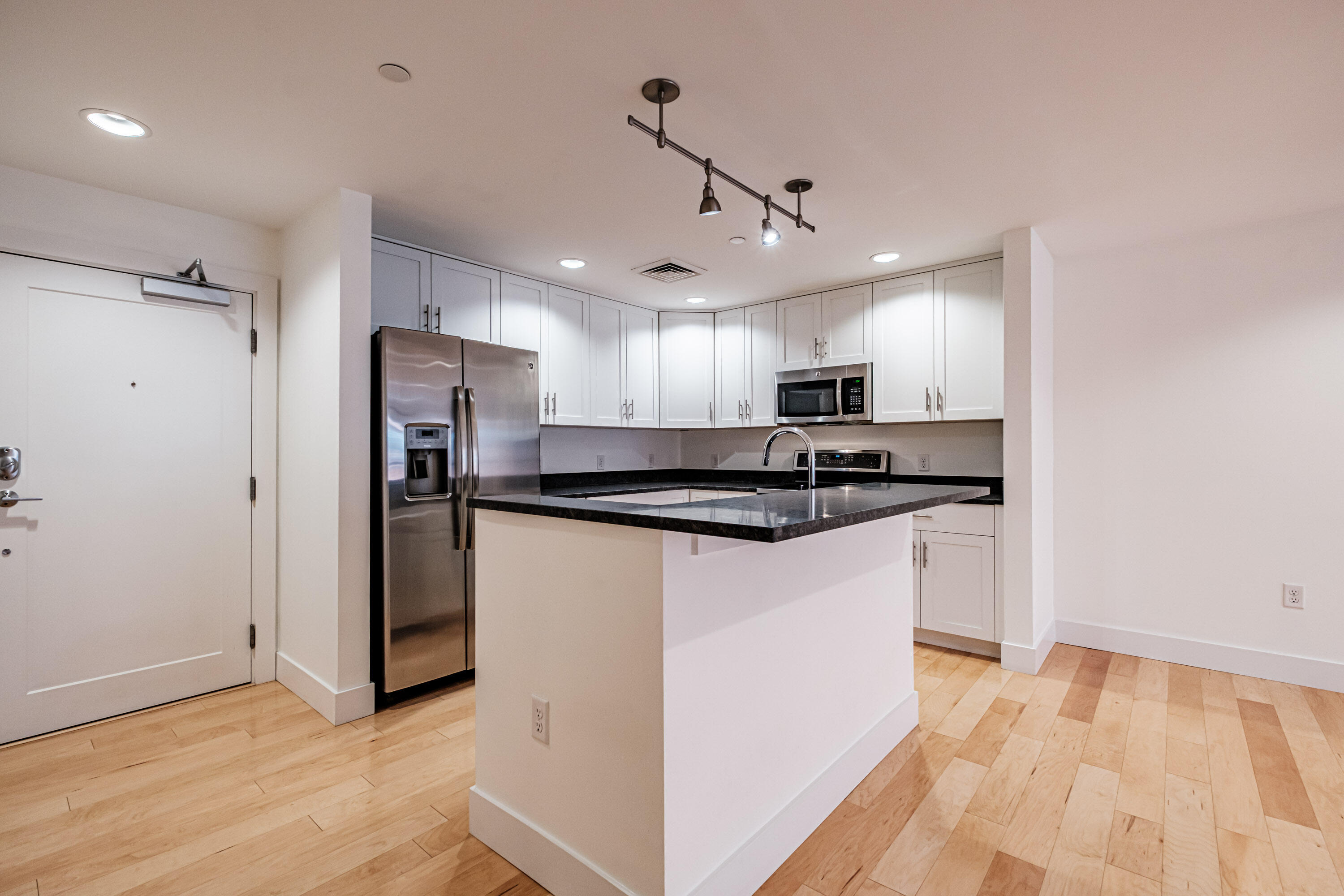 25 High Street, Unit 214 Portland, ME 04101 - Photo 14 of 54 Kitchen
