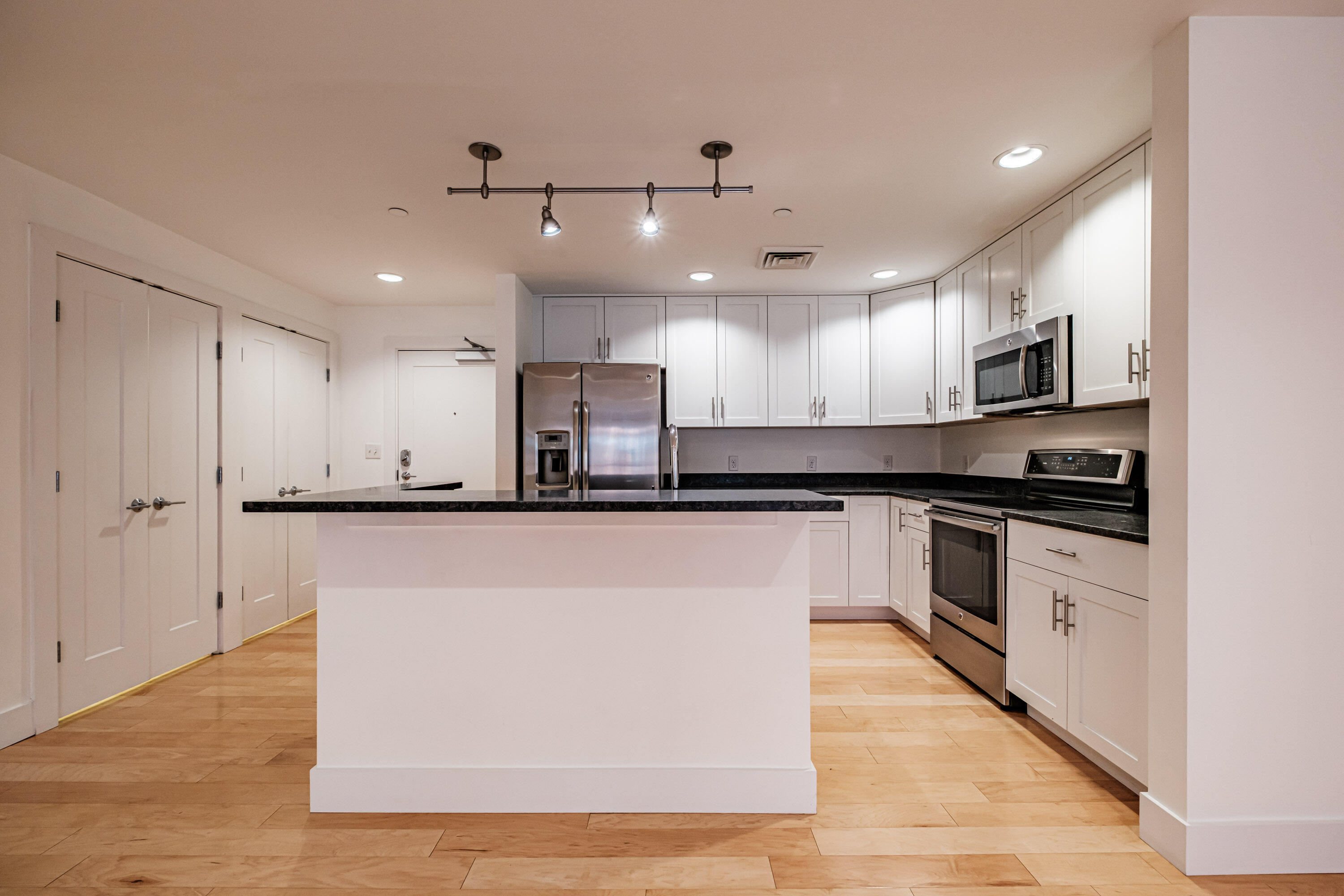 25 High Street, Unit 214 Portland, ME 04101 - Photo 16 of 54 Kitchen