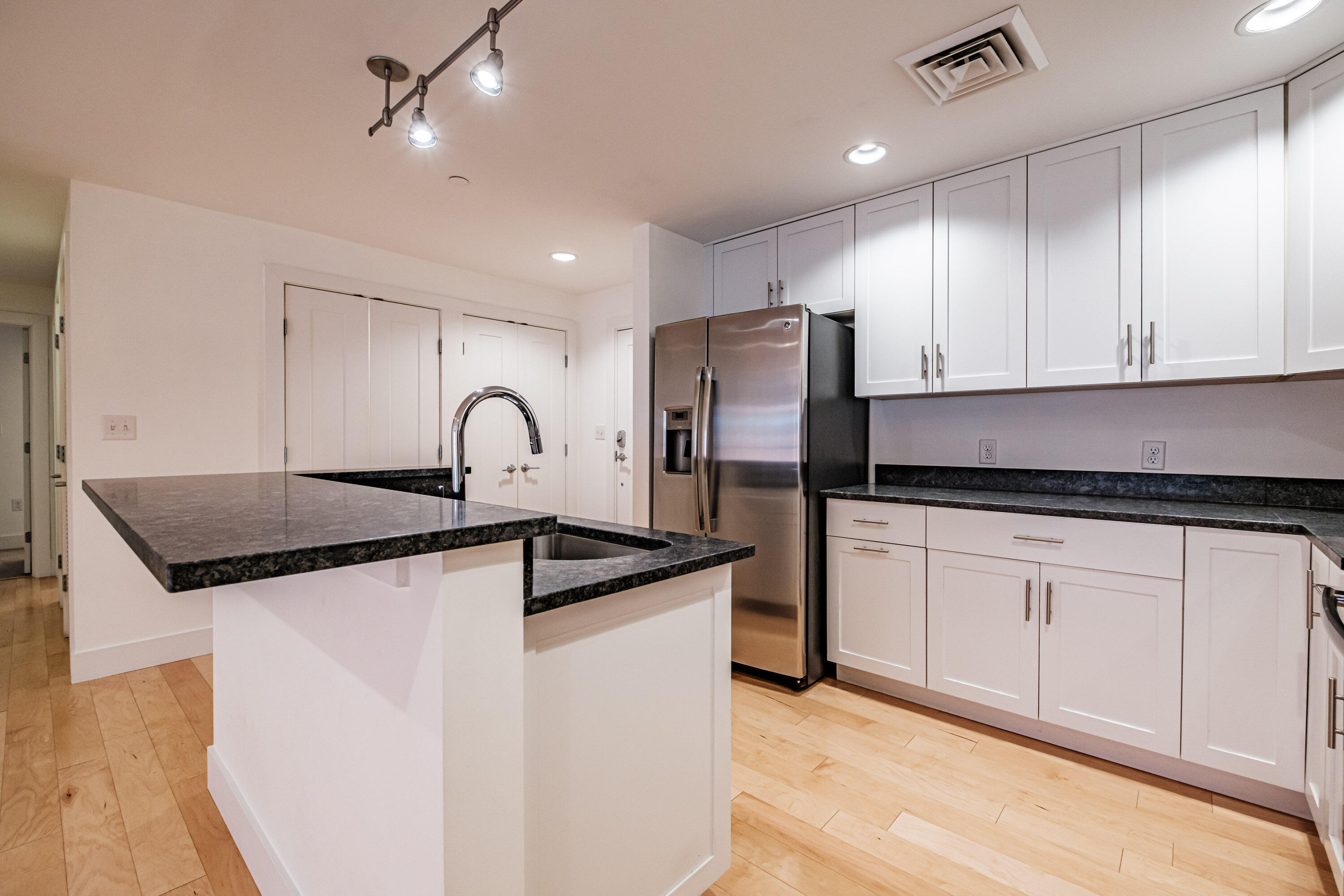 25 High Street, Unit 214 Portland, ME 04101 - Photo 19 of 54 Kitchen