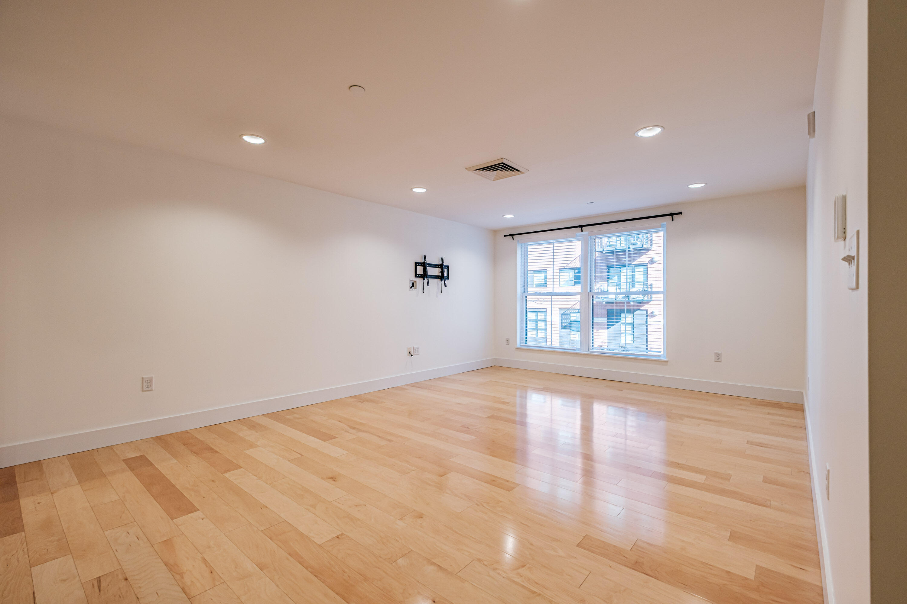 25 High Street, Unit 214 Portland, ME 04101 - Photo 22 of 54 Living Room