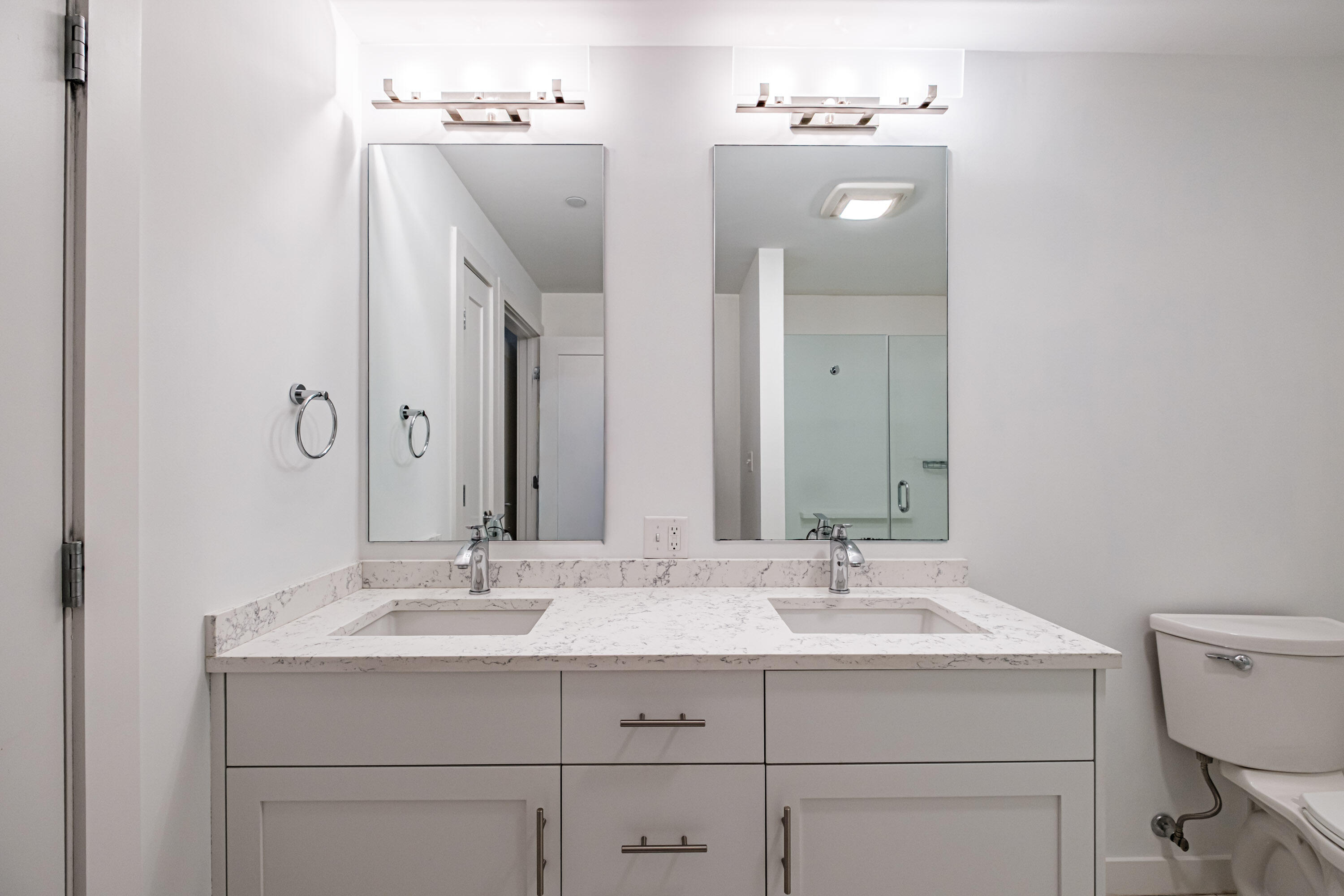 25 High Street, Unit 214 Portland, ME 04101 - Photo 31 of 54 Primary Bathroom