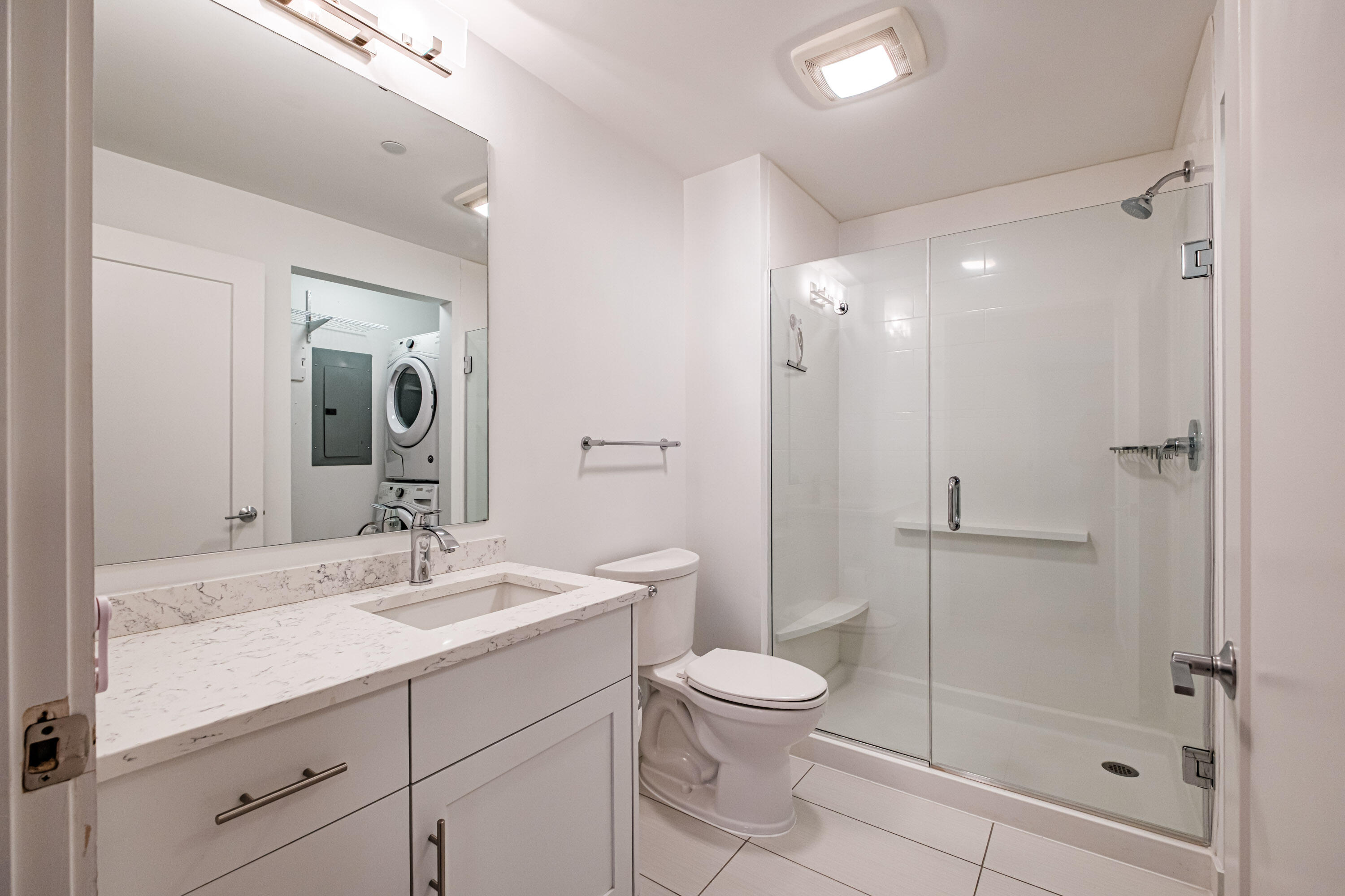 25 High Street, Unit 214 Portland, ME 04101 - Photo 35 of 54 Secondary Full Bathroom