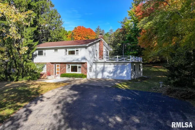 $279,900 | 910 2nd Avenue South, Clinton, IA 52732