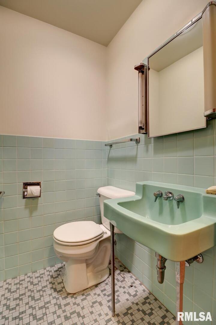 910 2nd Avenue South Clinton, IA 52732 - Photo 12 of 54