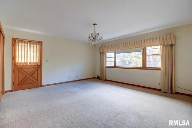 $279,900 | 910 2nd Avenue South, Clinton, IA 52732