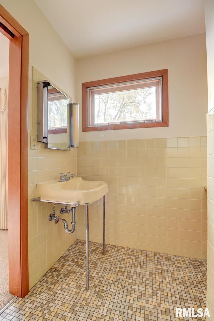 910 2nd Avenue South Clinton, IA 52732 - Photo 19 of 54