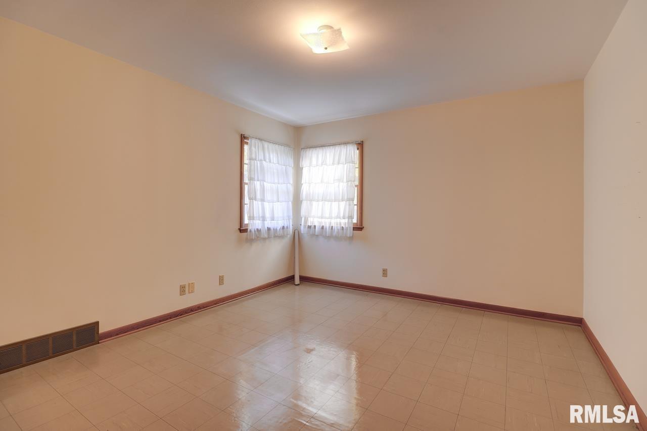 910 2nd Avenue South Clinton, IA 52732 - Photo 23 of 54