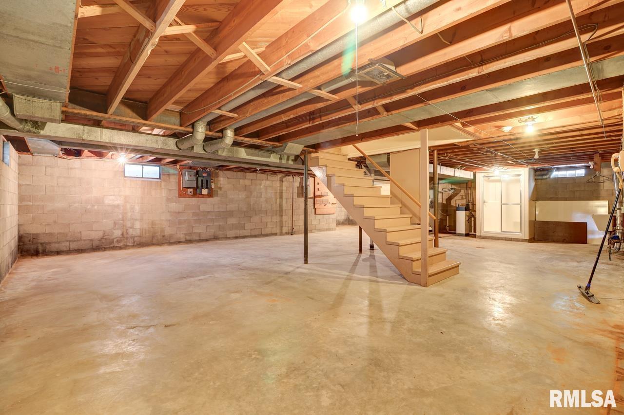 910 2nd Avenue South Clinton, IA 52732 - Photo 29 of 54