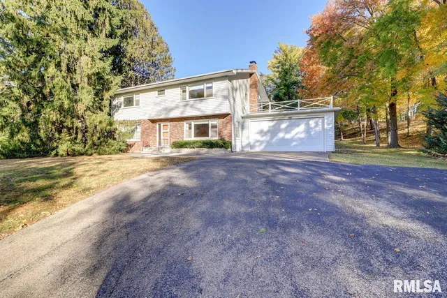 $279,900 | 910 2nd Avenue South, Clinton, IA 52732