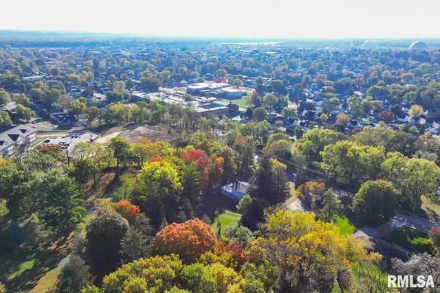 $279,900 | 910 2nd Avenue South, Clinton, IA 52732