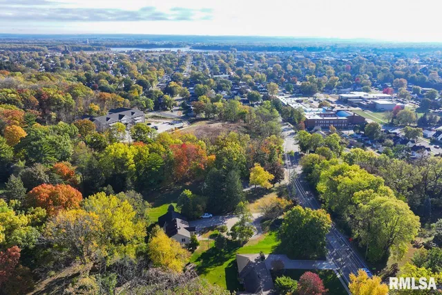 $279,900 | 910 2nd Avenue South, Clinton, IA 52732