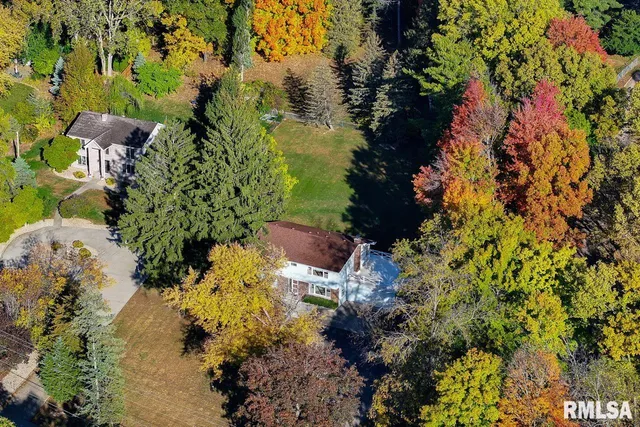 $279,900 | 910 2nd Avenue South, Clinton, IA 52732