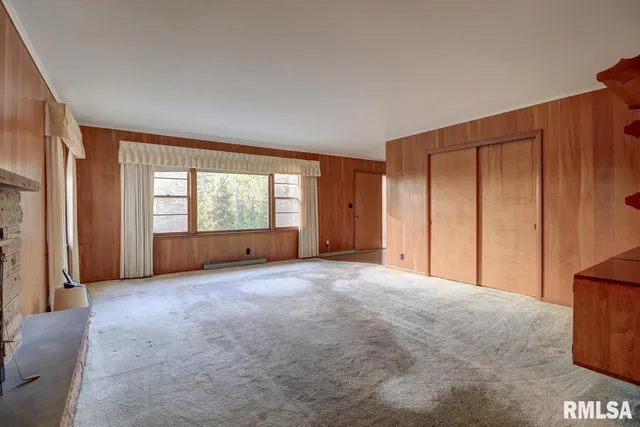 $279,900 | 910 2nd Avenue South, Clinton, IA 52732