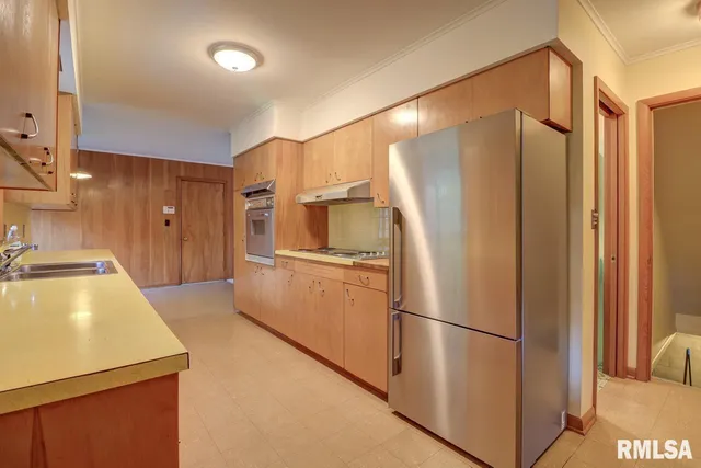 $279,900 | 910 2nd Avenue South, Clinton, IA 52732