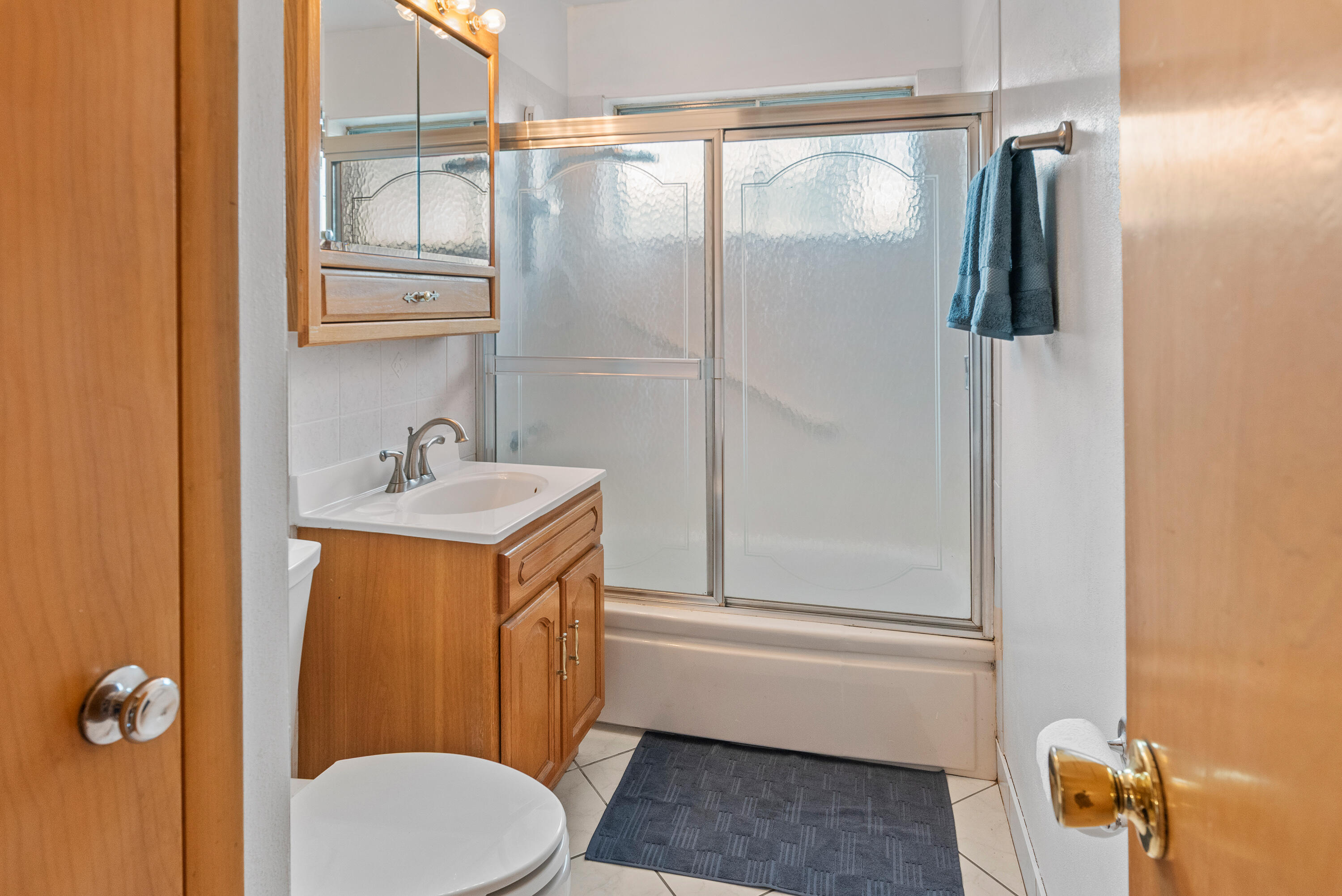 5235 West Dean Road Brown Deer, WI 53223 - Photo 23 of 31 Shared Full Bathroom