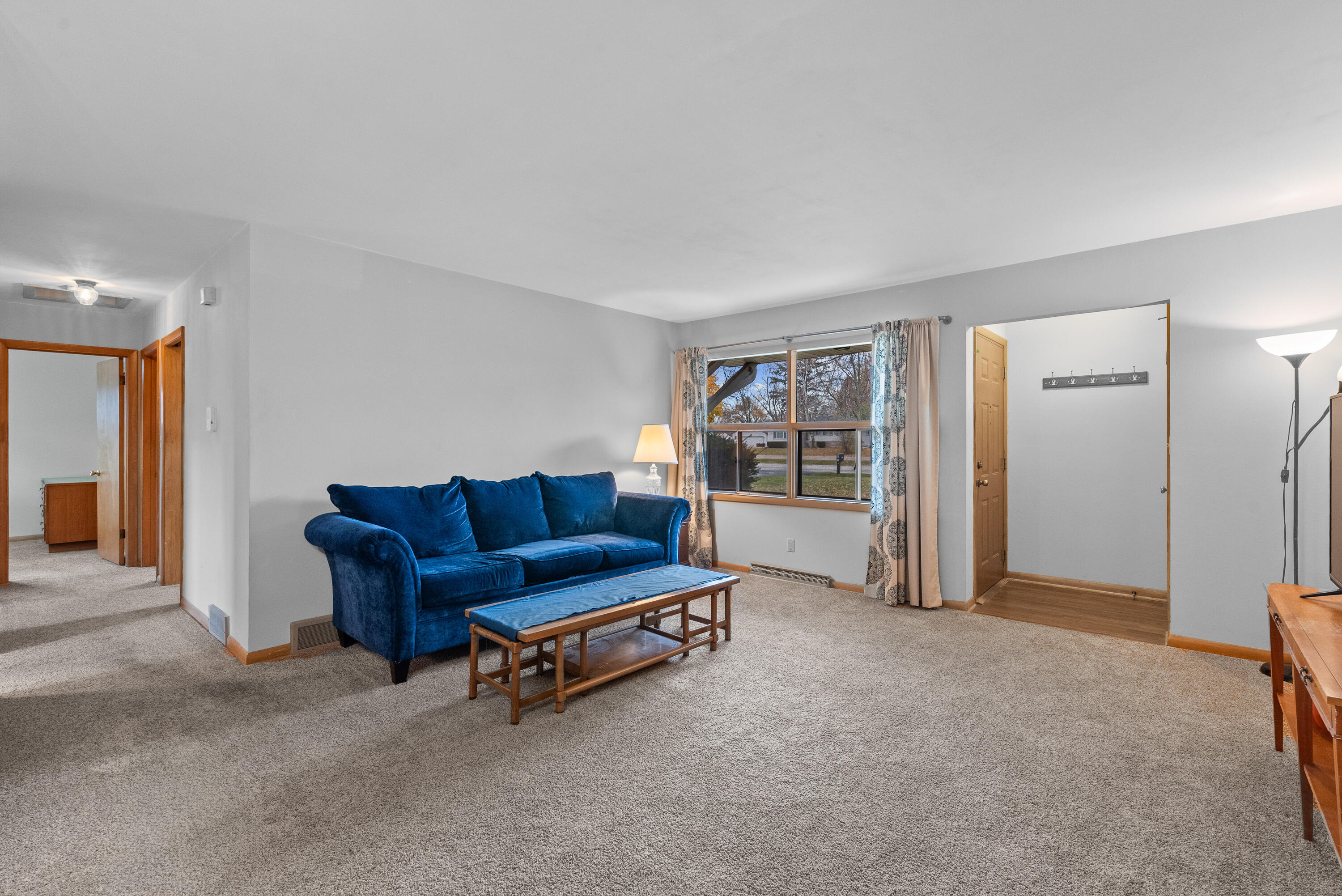 5235 West Dean Road Brown Deer, WI 53223 - Photo 4 of 31 Living Room