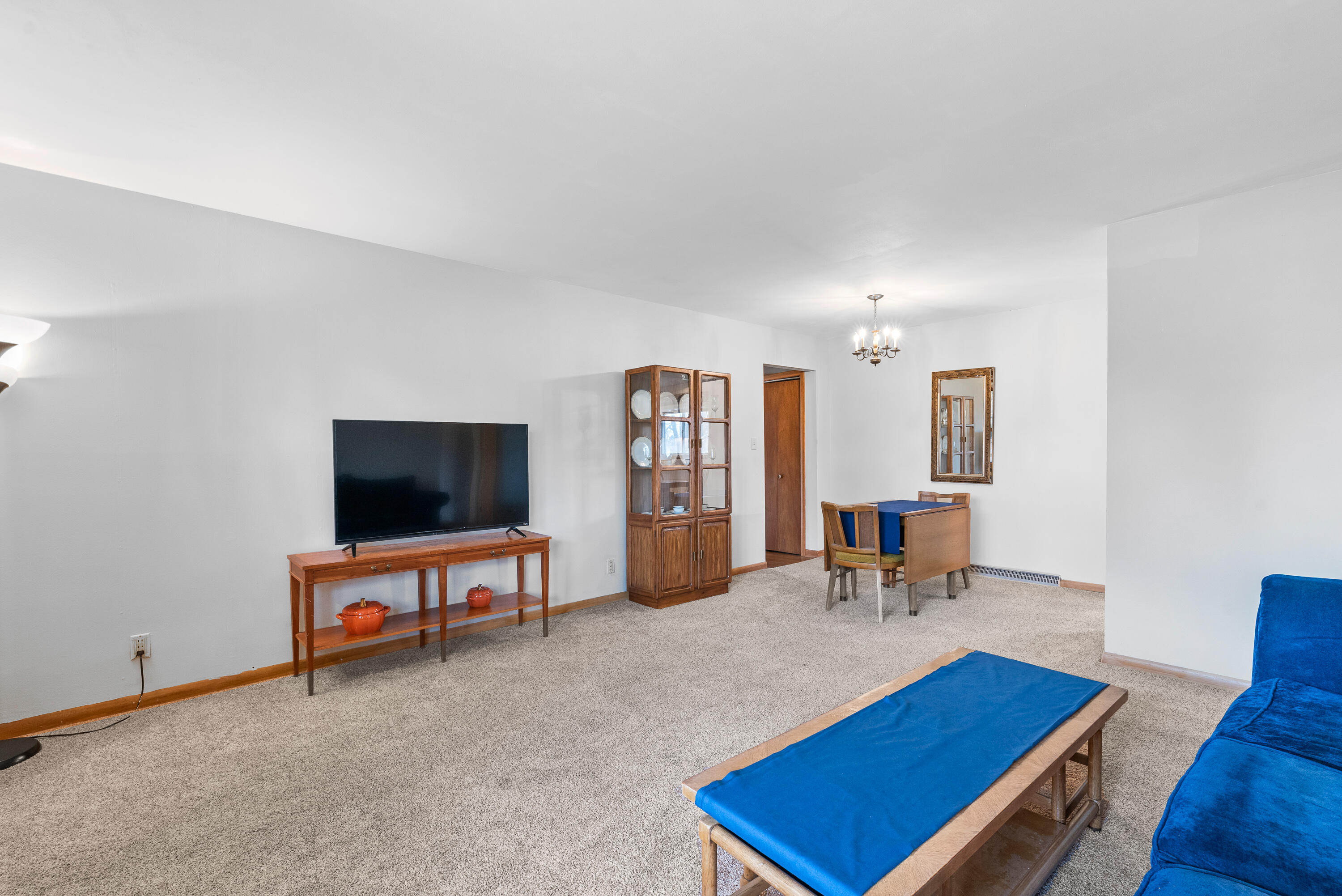 5235 West Dean Road Brown Deer, WI 53223 - Photo 5 of 31 Living Room