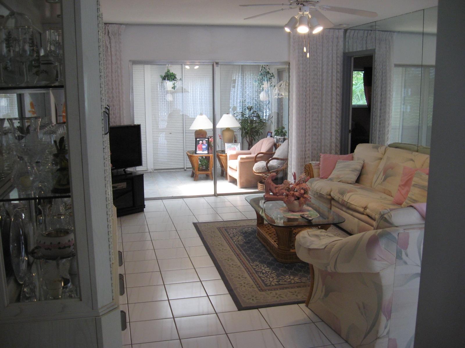 9162 Southwest 5th Street, Unit A Boca Raton, FL 33428 - Photo 8 of 29 9162-A Living Room
