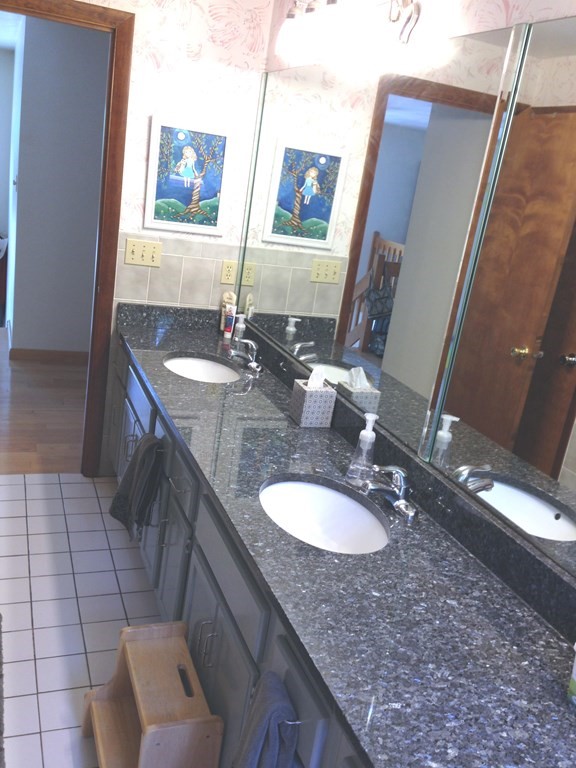 124 Hampton Road Sharon, MA 02067 - Photo 10 of 18