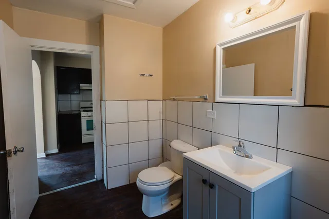 $1,525 | 714 Helmholz Avenue, Unit 2, Waukegan, IL 60085