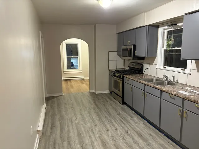 $1,525 | 714 Helmholz Avenue, Unit 2, Waukegan, IL 60085