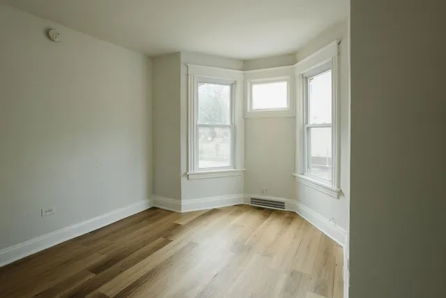 $1,525 | 714 Helmholz Avenue, Unit 2, Waukegan, IL 60085