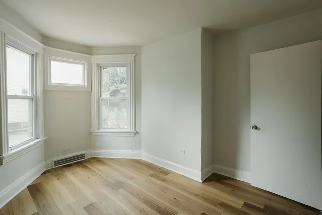 $1,525 | 714 Helmholz Avenue, Unit 2, Waukegan, IL 60085