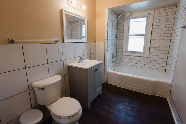 $1,525 | 714 Helmholz Avenue, Unit 2, Waukegan, IL 60085