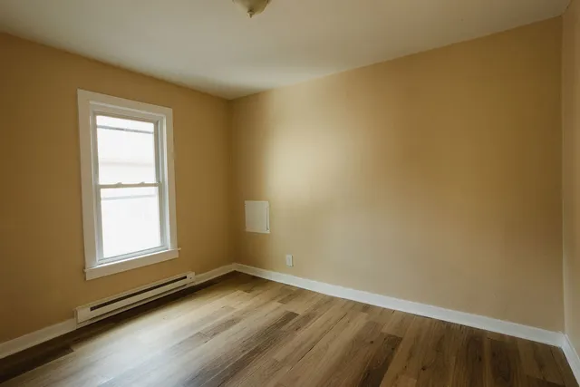 $1,525 | 714 Helmholz Avenue, Unit 2, Waukegan, IL 60085