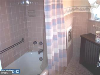517 Midvale Road Upper Darby, PA 19082 - Photo 5 of 5 Bathroom